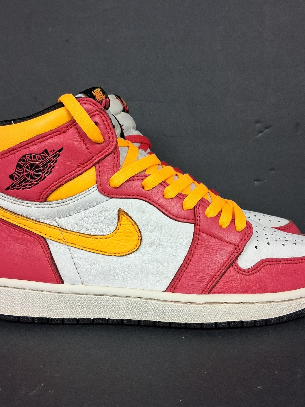 Nike Air Jordan 1 Retro High OG Light Fusion Red Basketball Sneakers Mens 8.5
